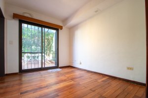 4-room duplex for sale in Victoria with garage