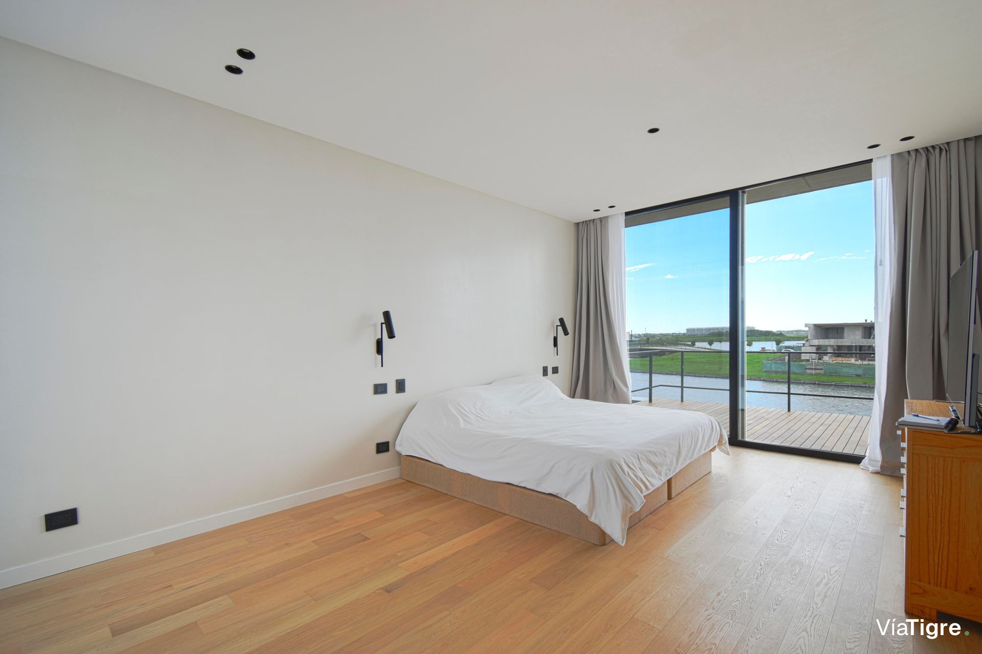 Venta casa al LAGO en Los Puentes -Nordelta-Tigre