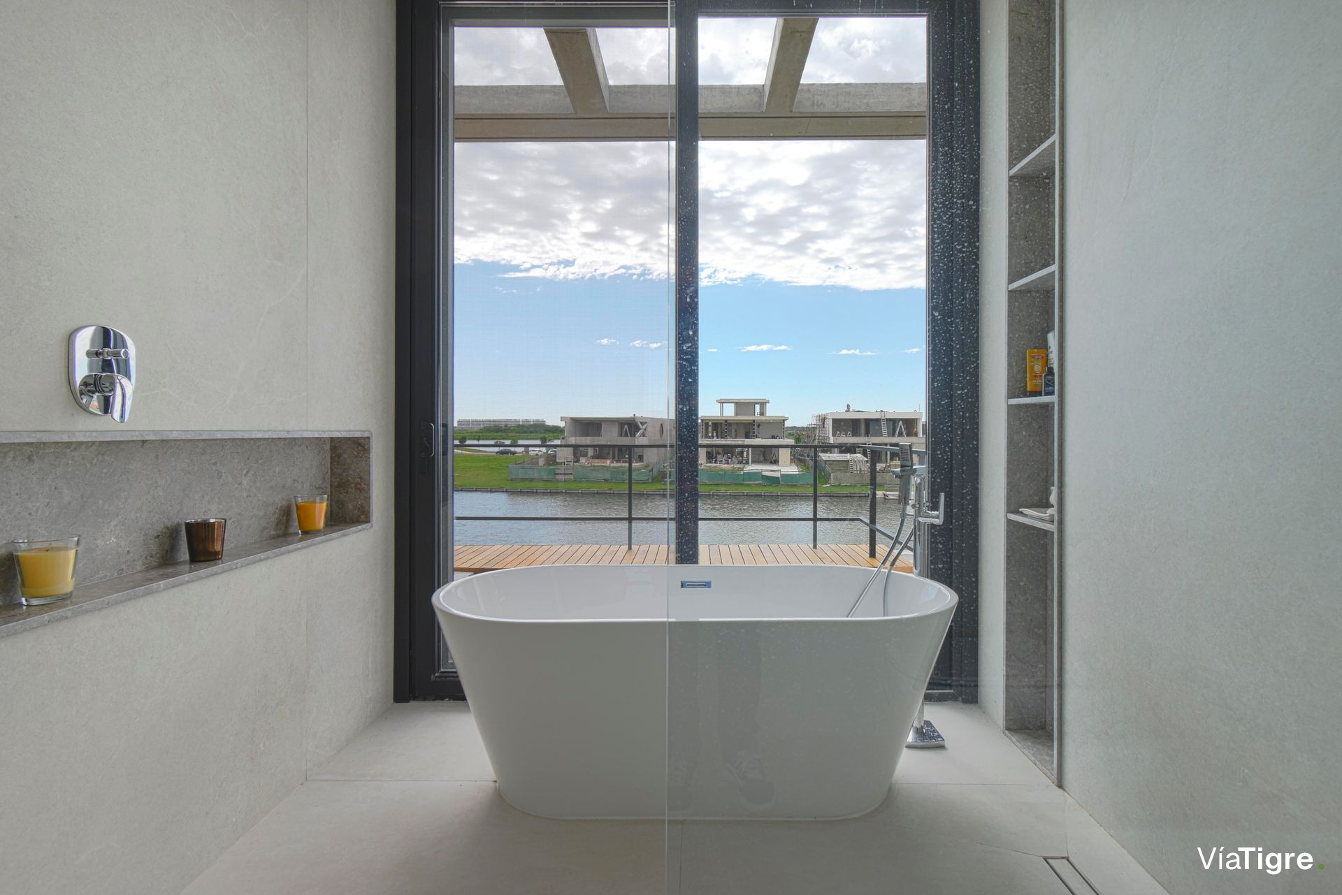 Venta casa al LAGO en Los Puentes -Nordelta-Tigre