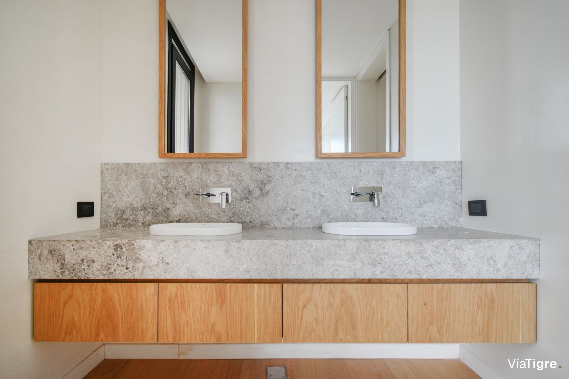 Venta casa al LAGO en Los Puentes -Nordelta-Tigre