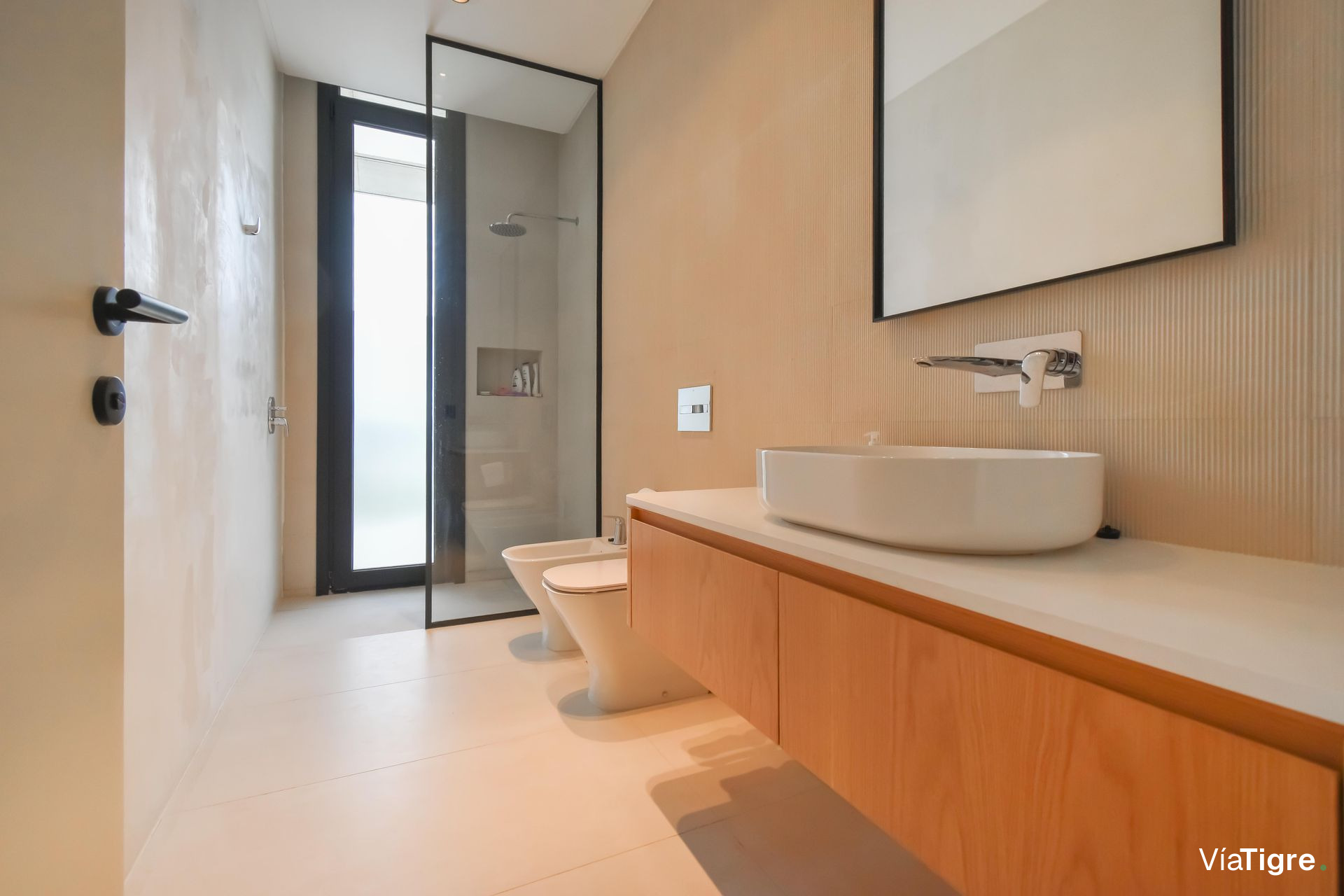 Venta casa al LAGO en Los Puentes -Nordelta-Tigre
