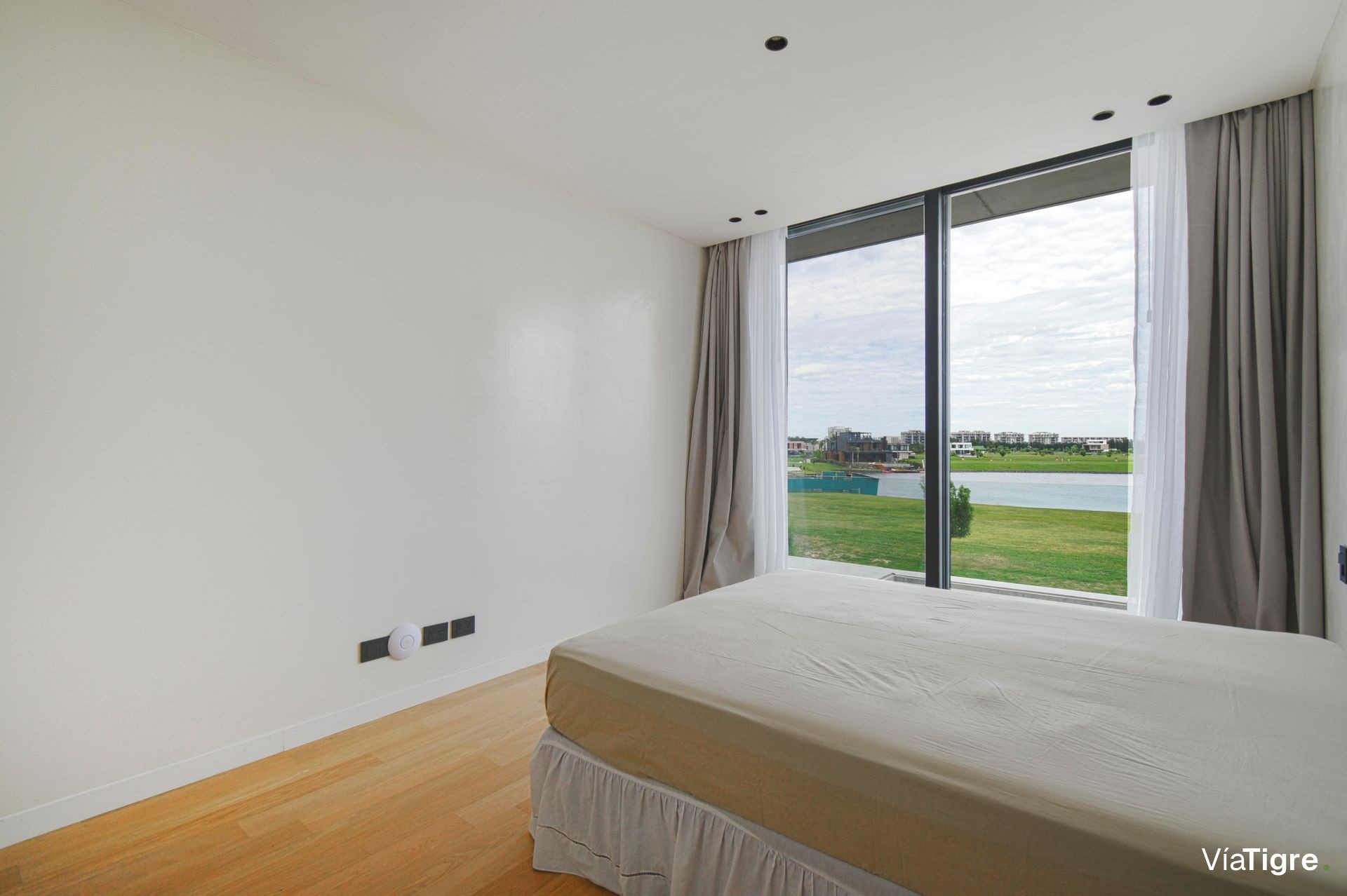 Venta casa al LAGO en Los Puentes -Nordelta-Tigre