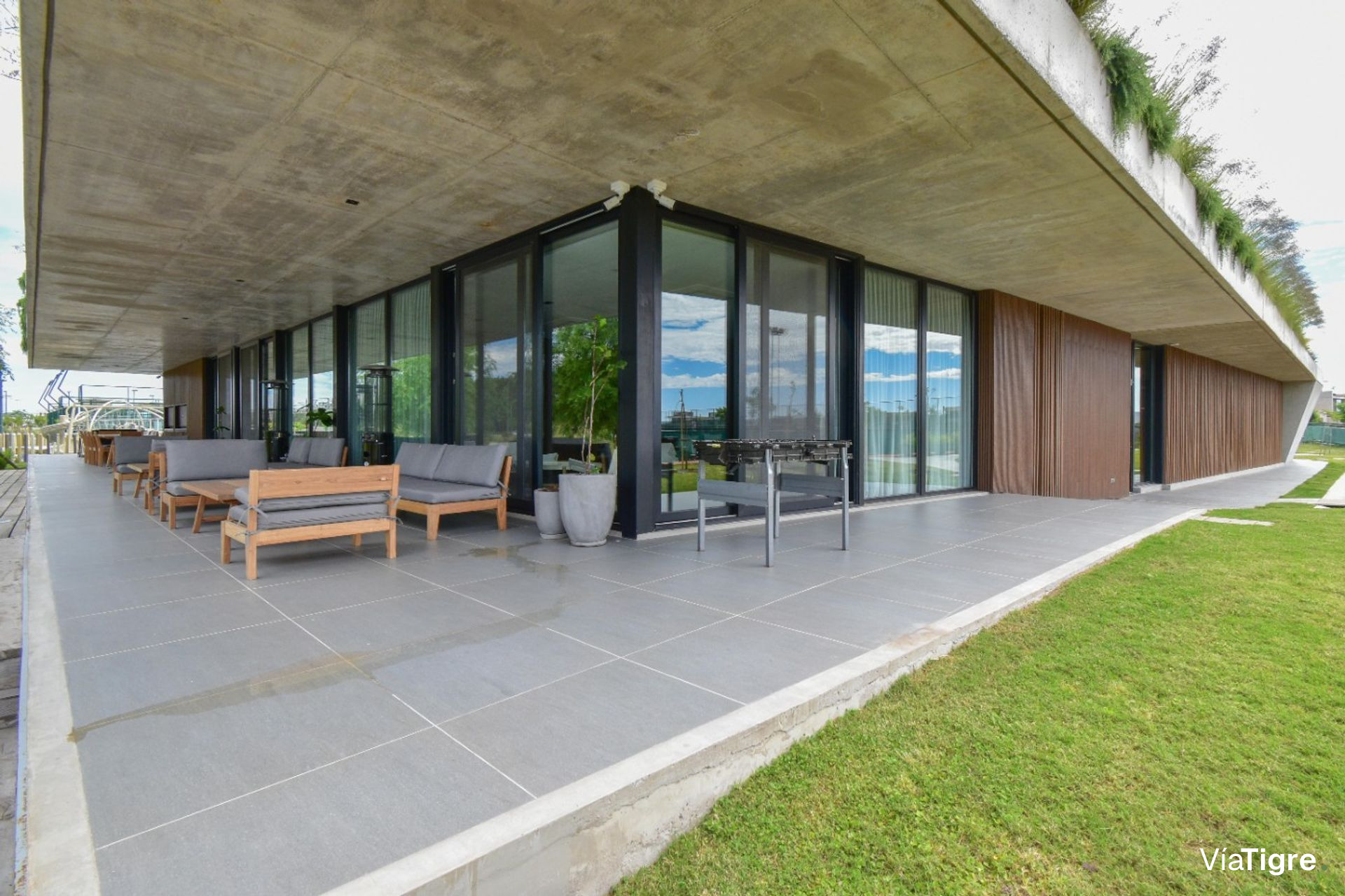 Venta casa al LAGO en Los Puentes -Nordelta-Tigre