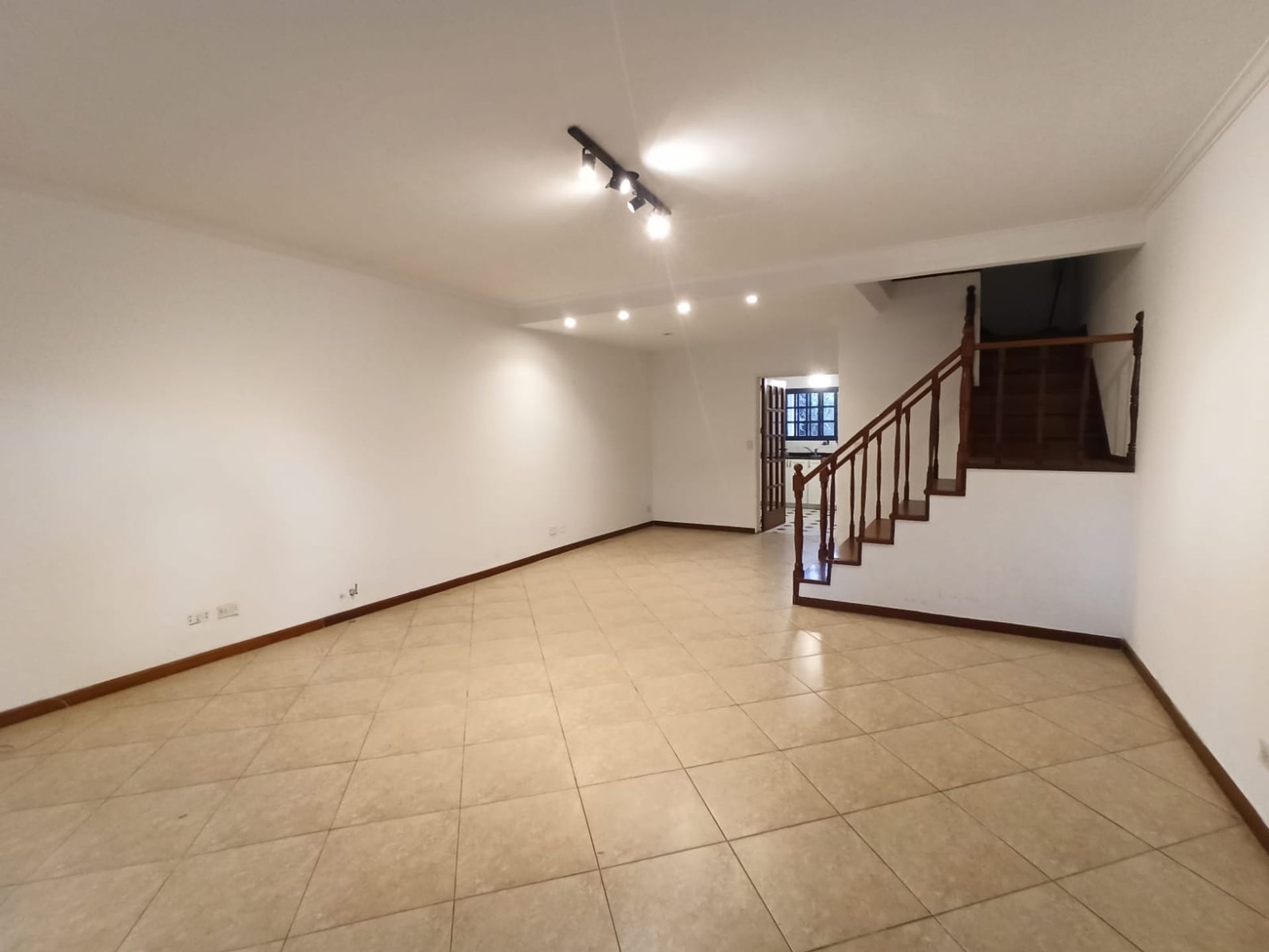 ALQUILER DUPLEX 5amb OLIVOS c/COCHERA Y PILETA