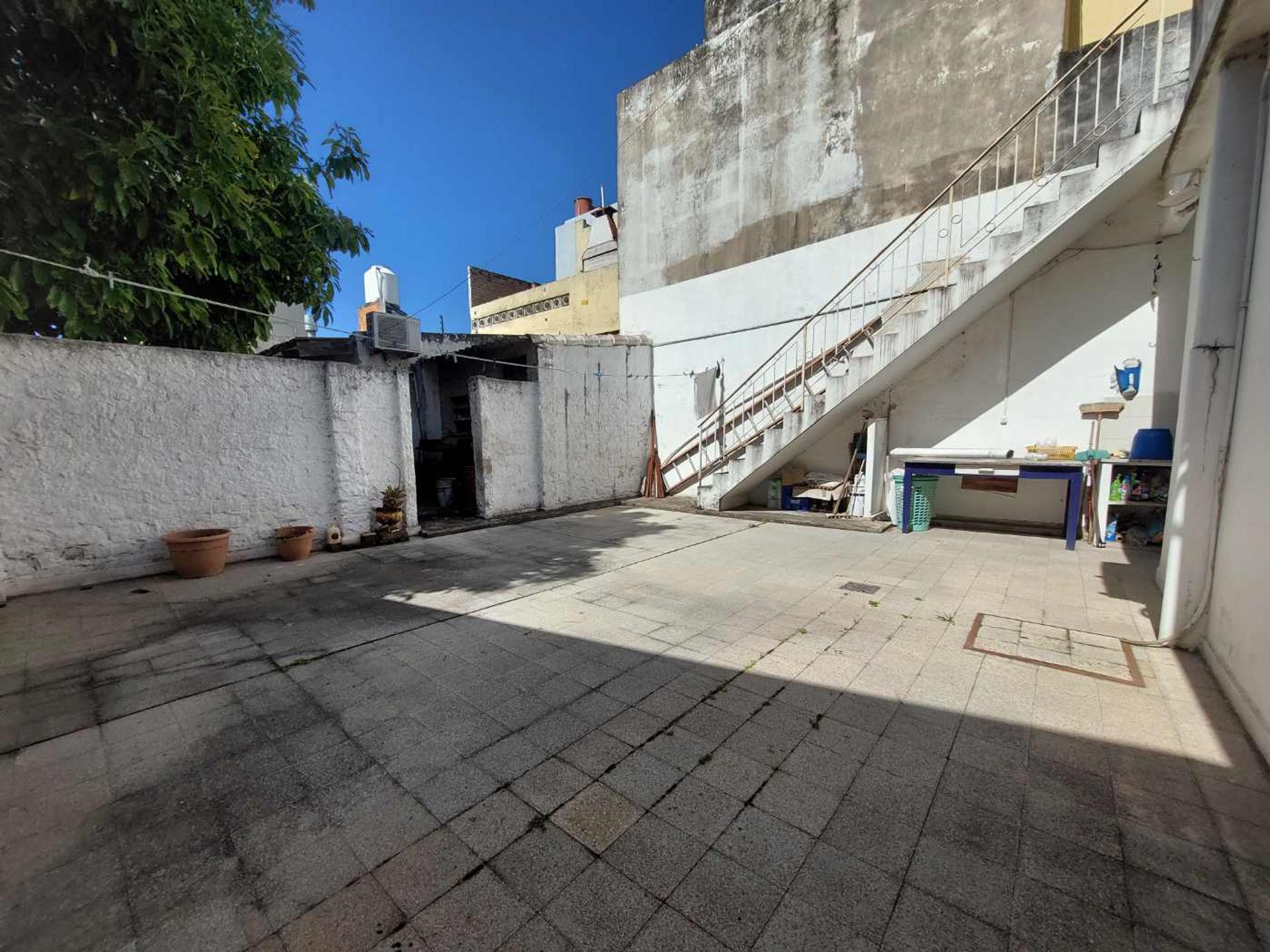 Venta casa 3 ambientes, cochera y jardín en Olivos