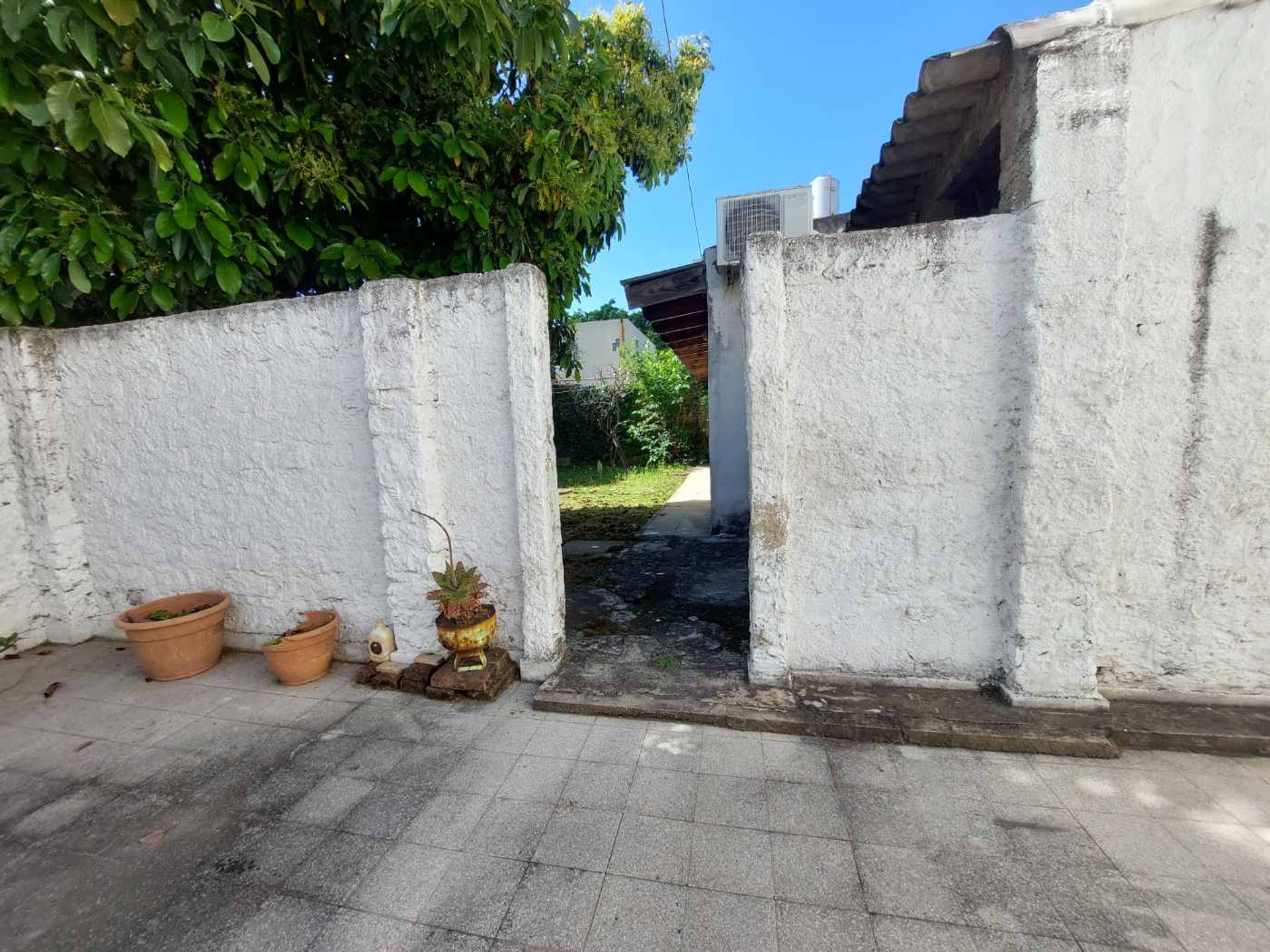 Venta casa 3 ambientes, cochera y jardín en Olivos