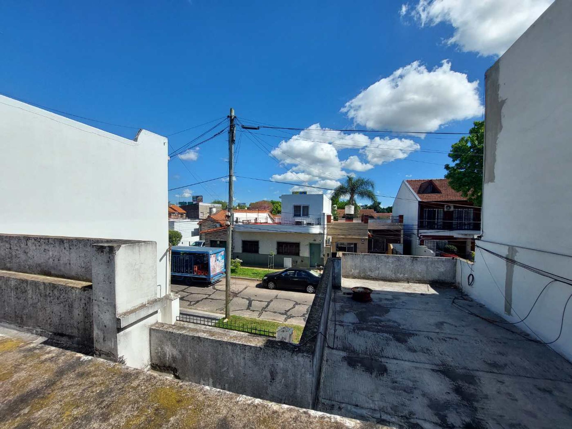Venta casa 3 ambientes, cochera y jardín en Olivos