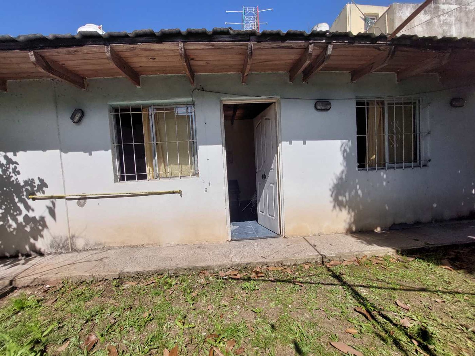 Venta casa 3 ambientes, cochera y jardín en Olivos