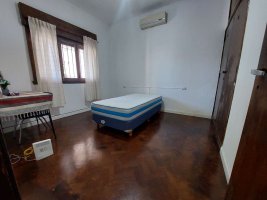 Venta casa 3 ambientes, cochera y jardín en Olivos
