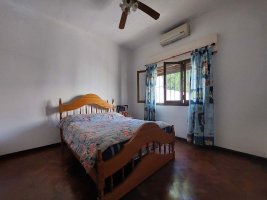 Venta casa 3 ambientes, cochera y jardín en Olivos