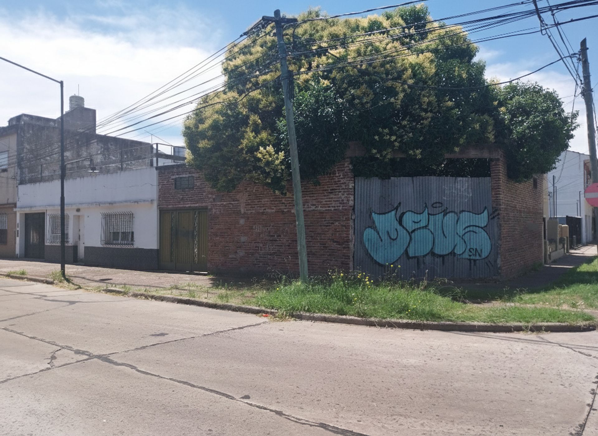 Corner house for renovation, V. Adelina Opportunity