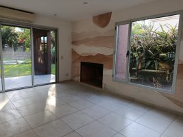 5-room House for Rent in Benavidez with Pool