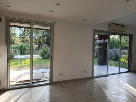 5-room House for Rent in Benavidez with Pool