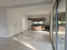 5-room House for Rent in Benavidez with Pool