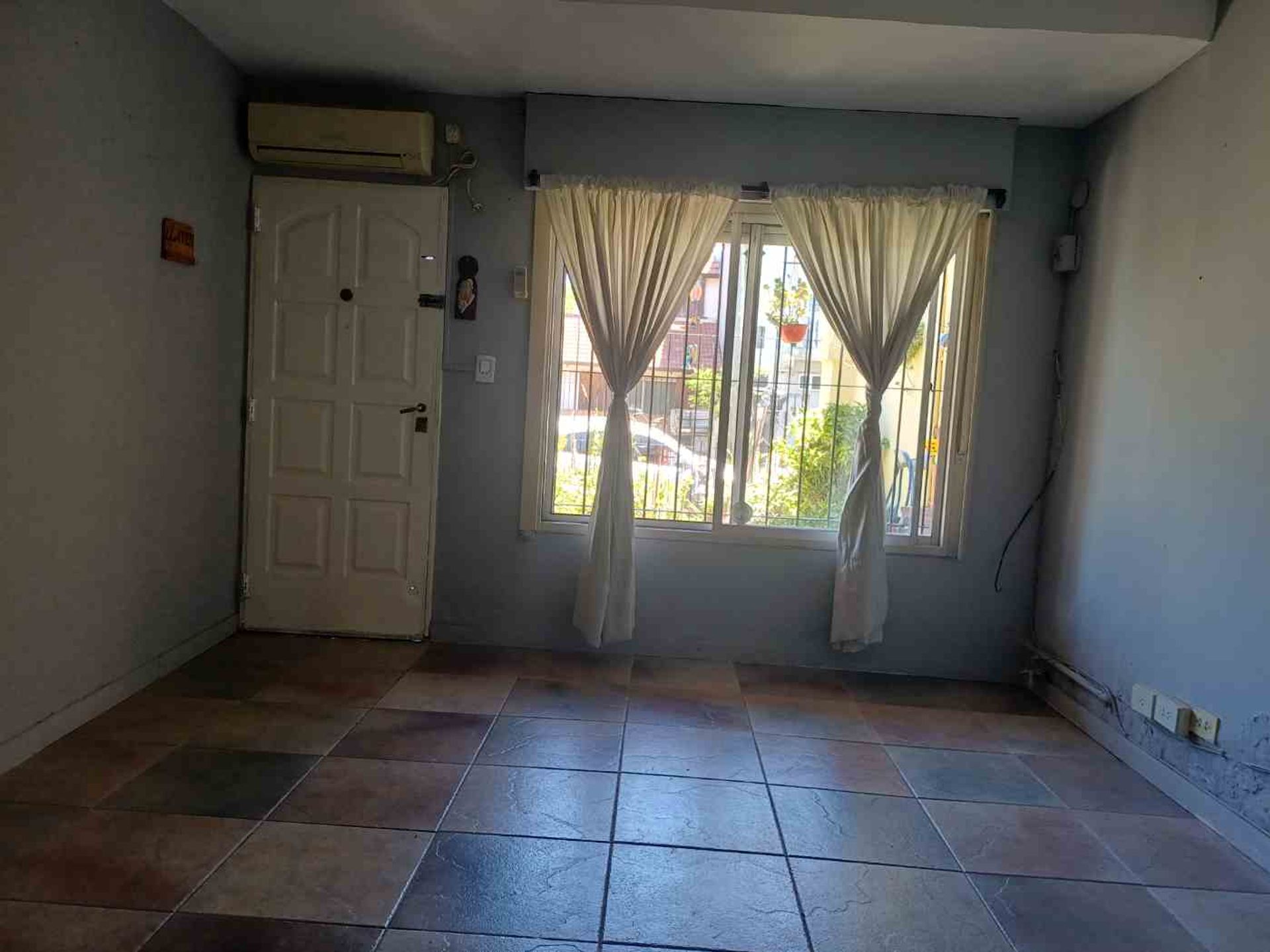 Casa 3 Amb En Venta En Don Torcuato Con Jardín