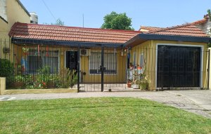 Casa 3 Amb En Venta En Don Torcuato Con Jardín