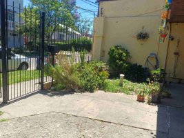 Casa 3 Amb En Venta En Don Torcuato Con Jardín