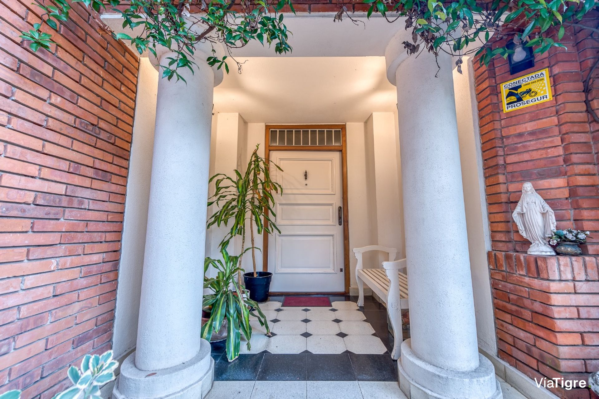 Casa con parque pileta y jardín invierno Boulogne