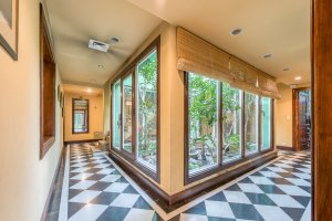 House with park, pool and winter garden Boulogne