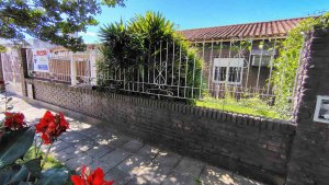 4-Room House for Sale with Terrace and 3-Car Garage