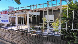 4-Room House for Sale with Terrace and 3-Car Garage