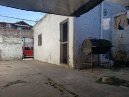 House for Sale – Apartment & Commercial Space with Garage, El Talar