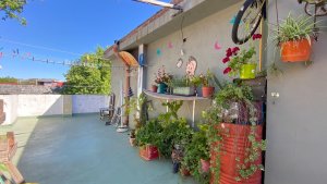 For Sale: 6-room Apartment with Terrace, Balcony, Florida East, Needs Renovation