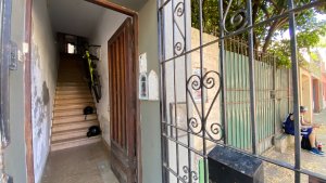 For Sale: 6-room Apartment with Terrace, Balcony, Florida East, Needs Renovation