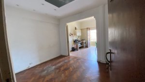 For Sale: 6-room Apartment with Terrace, Balcony, Florida East, Needs Renovation
