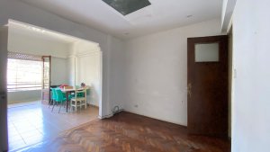 For Sale: 6-room Apartment with Terrace, Balcony, Florida East, Needs Renovation