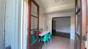 For Sale: 6-room Apartment with Terrace, Balcony, Florida East, Needs Renovation