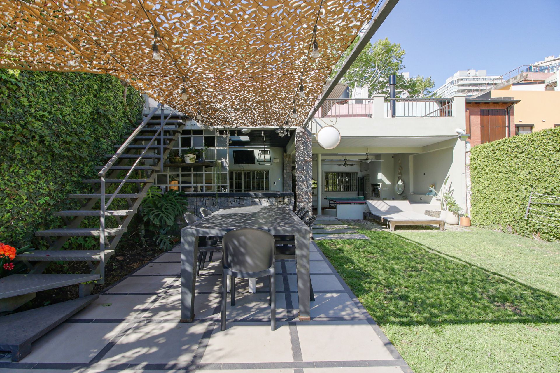 Venta - Casa 4 Dorm. Bajo Vte. Lopez Con Pileta