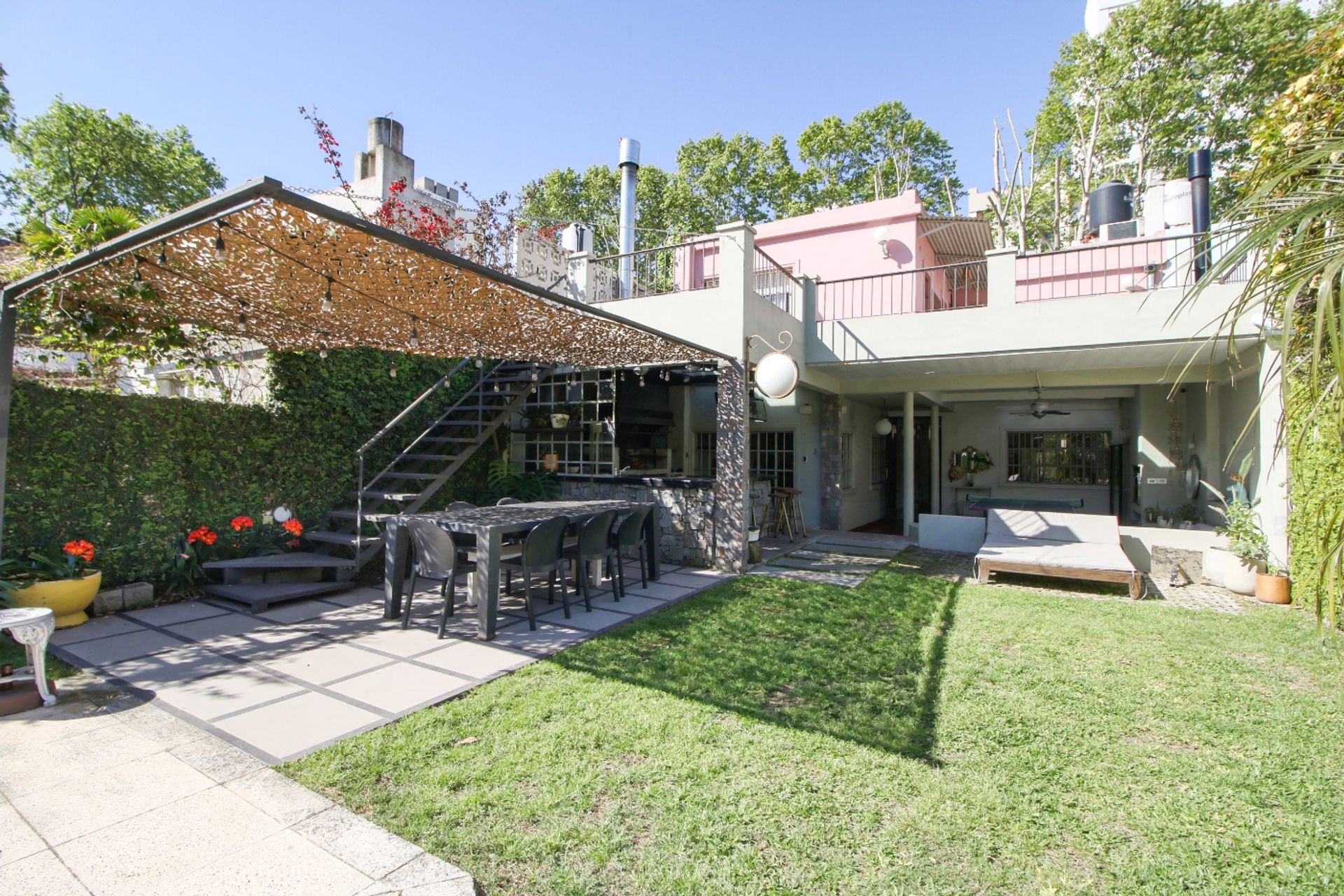 Venta - Casa 4 Dorm. Bajo Vte. Lopez Con Pileta