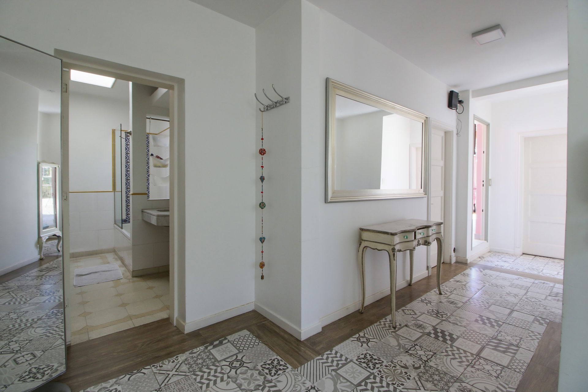 Venta - Casa 4 Dorm. Bajo Vte. Lopez Con Pileta