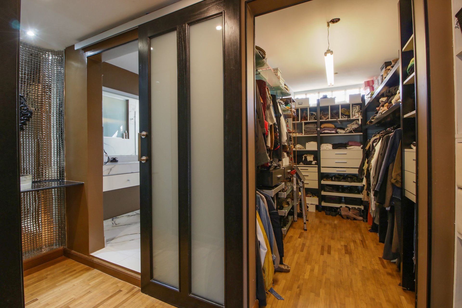Venta - Casa 4 Dorm. Bajo Vte. Lopez Con Pileta