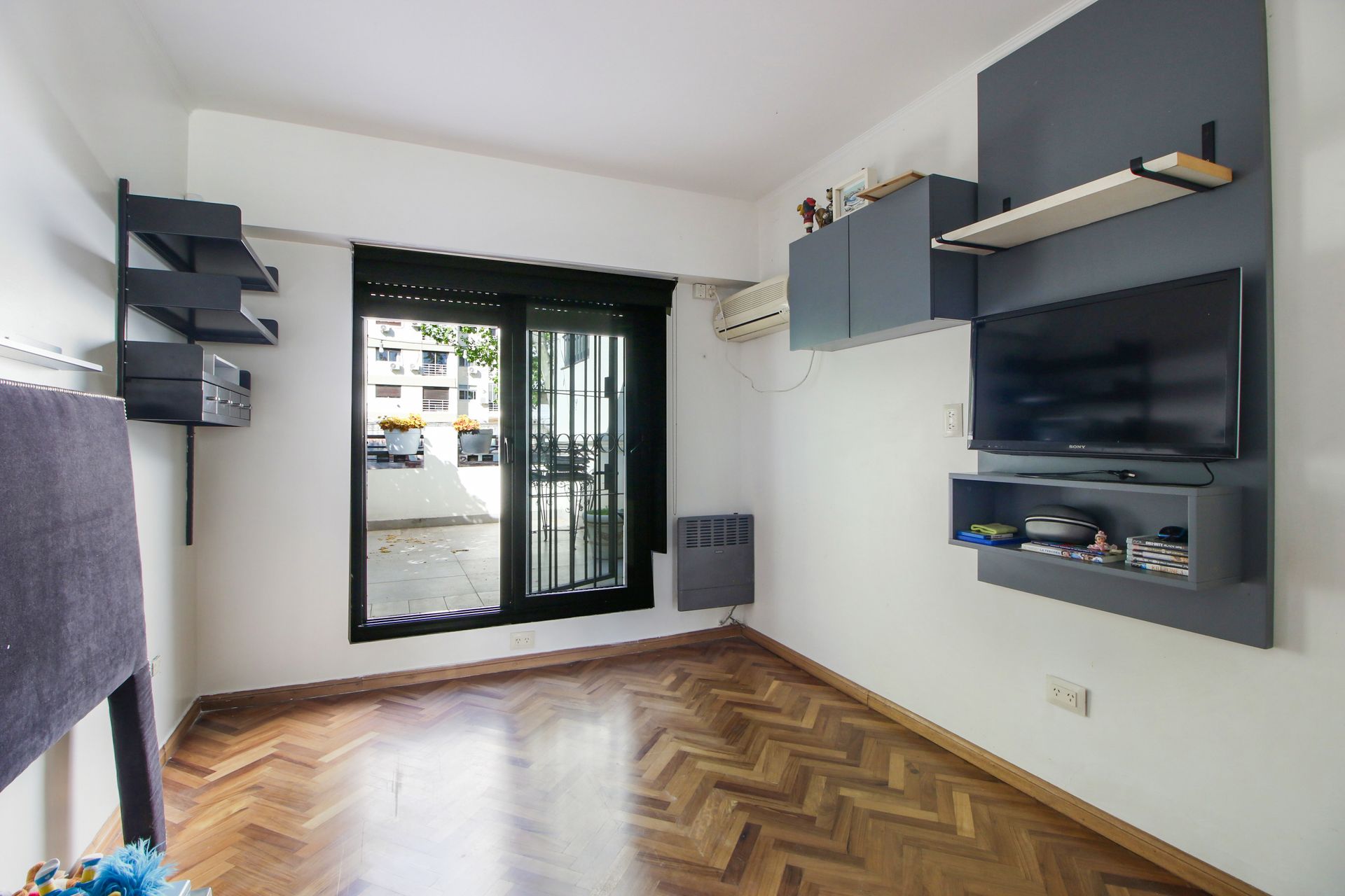 Venta - Casa 4 Dorm. Bajo Vte. Lopez Con Pileta