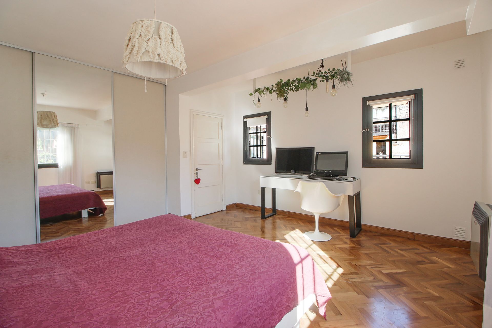 Venta - Casa 4 Dorm. Bajo Vte. Lopez Con Pileta