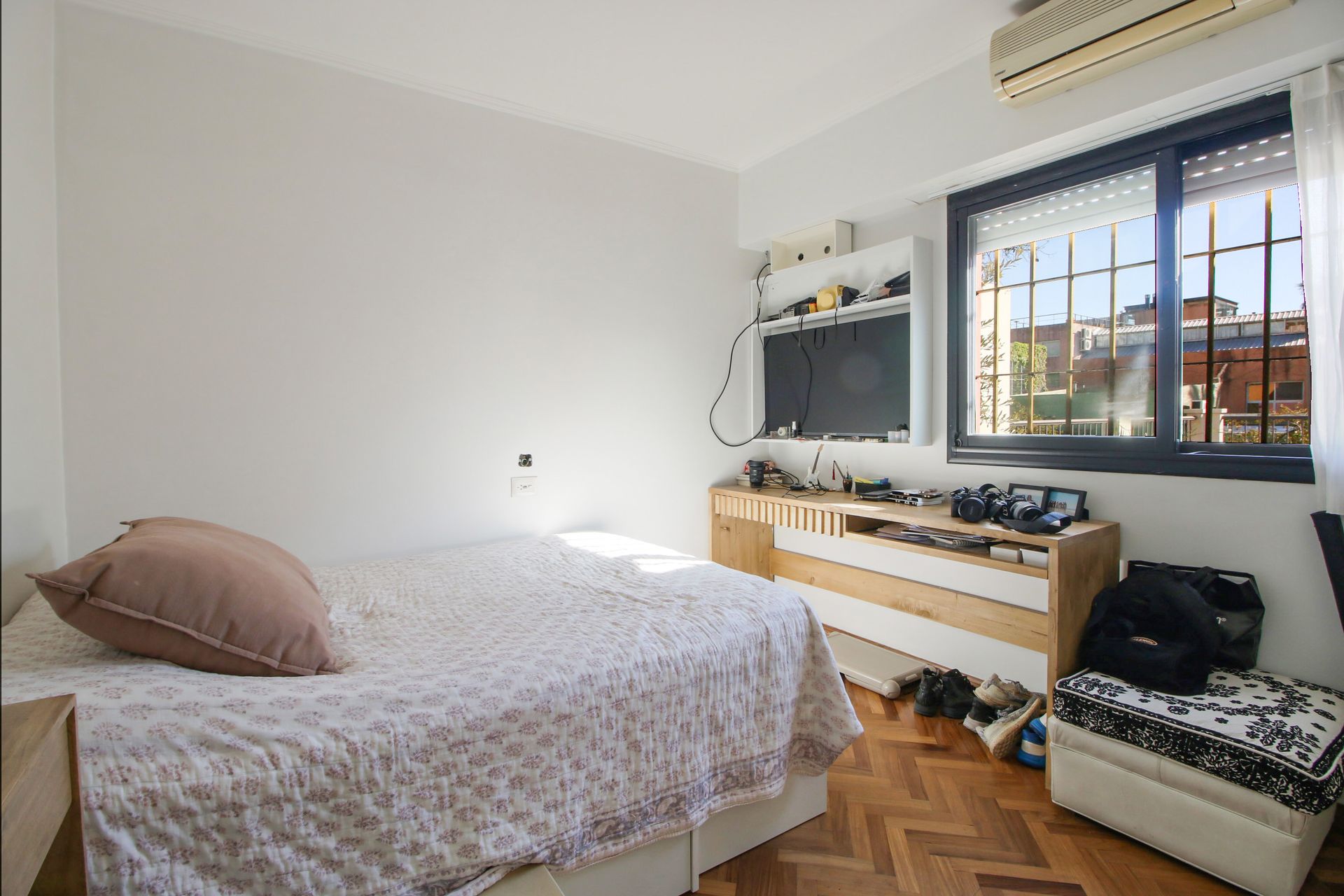 Venta - Casa 4 Dorm. Bajo Vte. Lopez Con Pileta