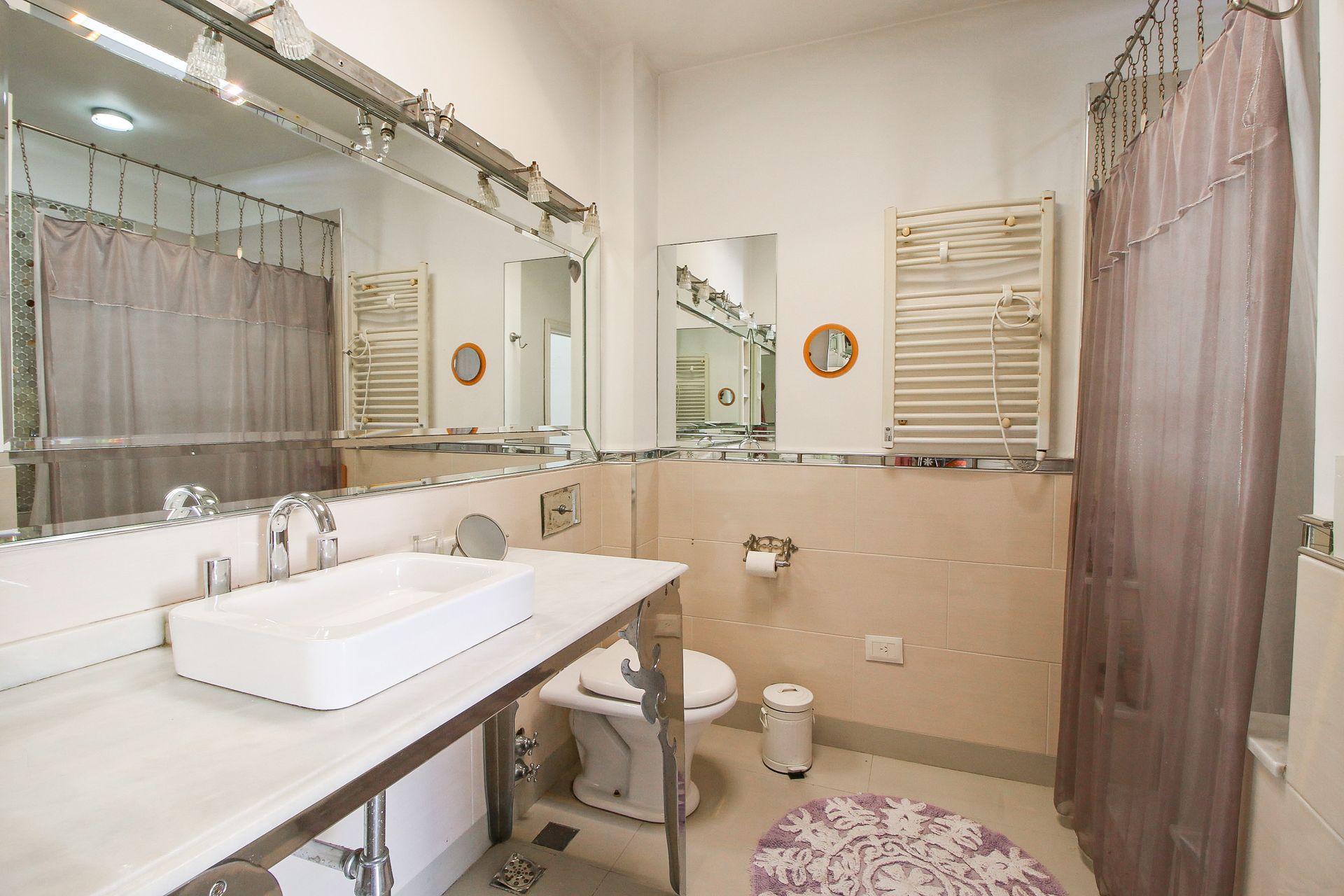 Venta - Casa 4 Dorm. Bajo Vte. Lopez Con Pileta