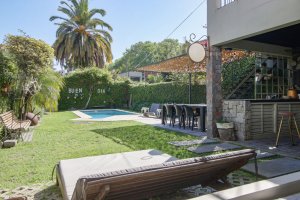 Venta - Casa 4 Dorm. Bajo Vte. Lopez Con Pileta