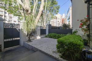 Venta - Casa 4 Dorm. Bajo Vte. Lopez Con Pileta