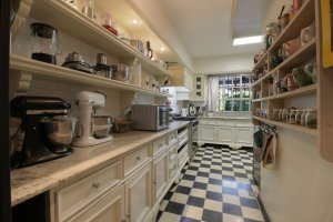 Venta - Casa 4 Dorm. Bajo Vte. Lopez Con Pileta