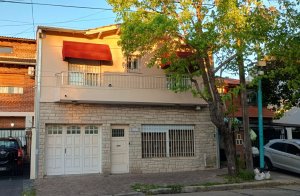 VENTA - CASA 5 AMB en OLIVOS