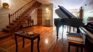 Venta Casa Con Jardin Pileta Y Cochera En Olivos