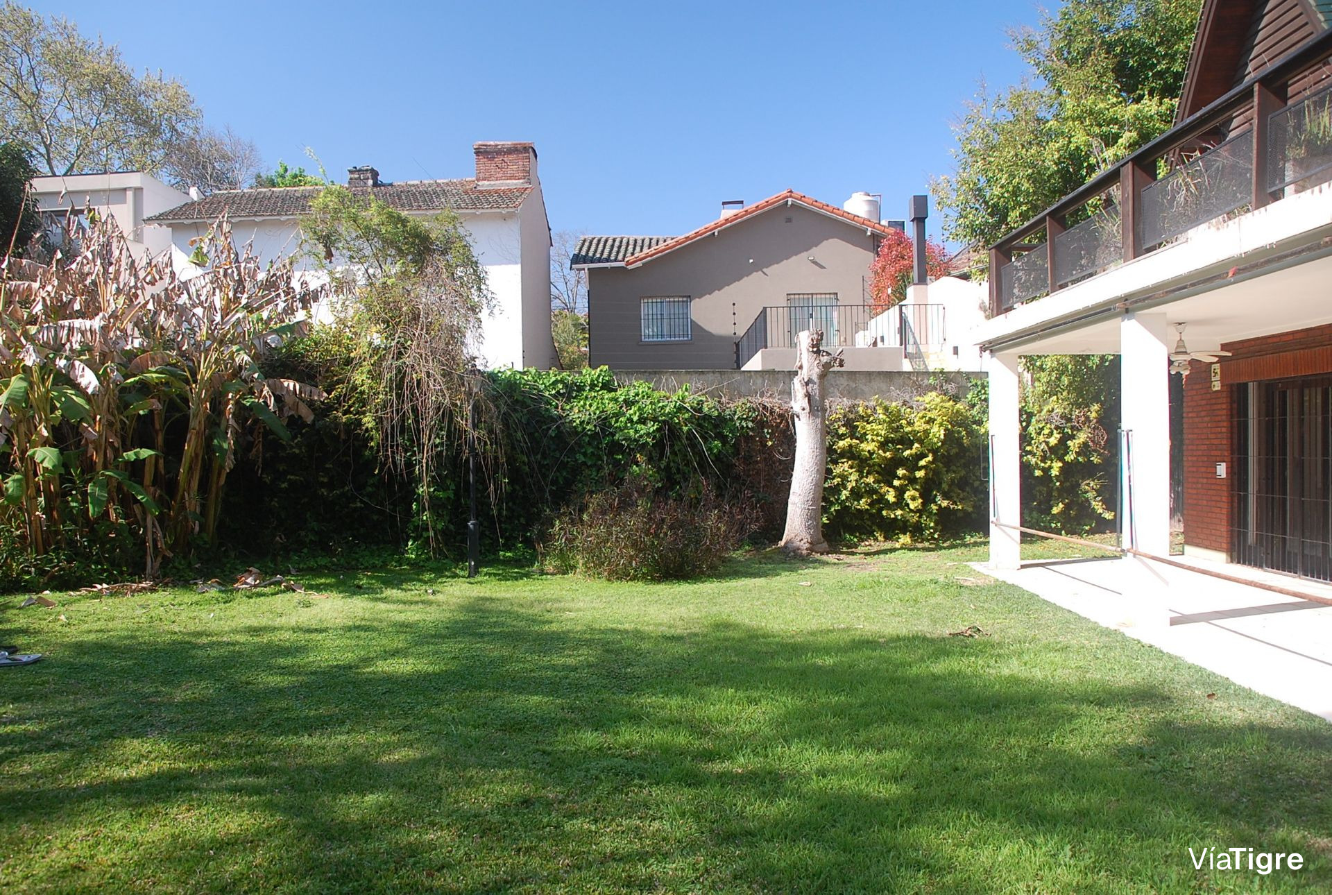 Venta Casa Acassuso 7 Ambientes Jardin Pileta