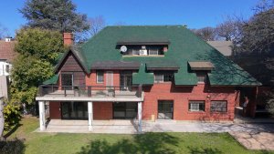 Acassuso House for Sale, 7 Rooms, Garden, Pool