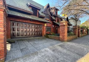 Venta Casa Acassuso 7 Ambientes Jardin Pileta