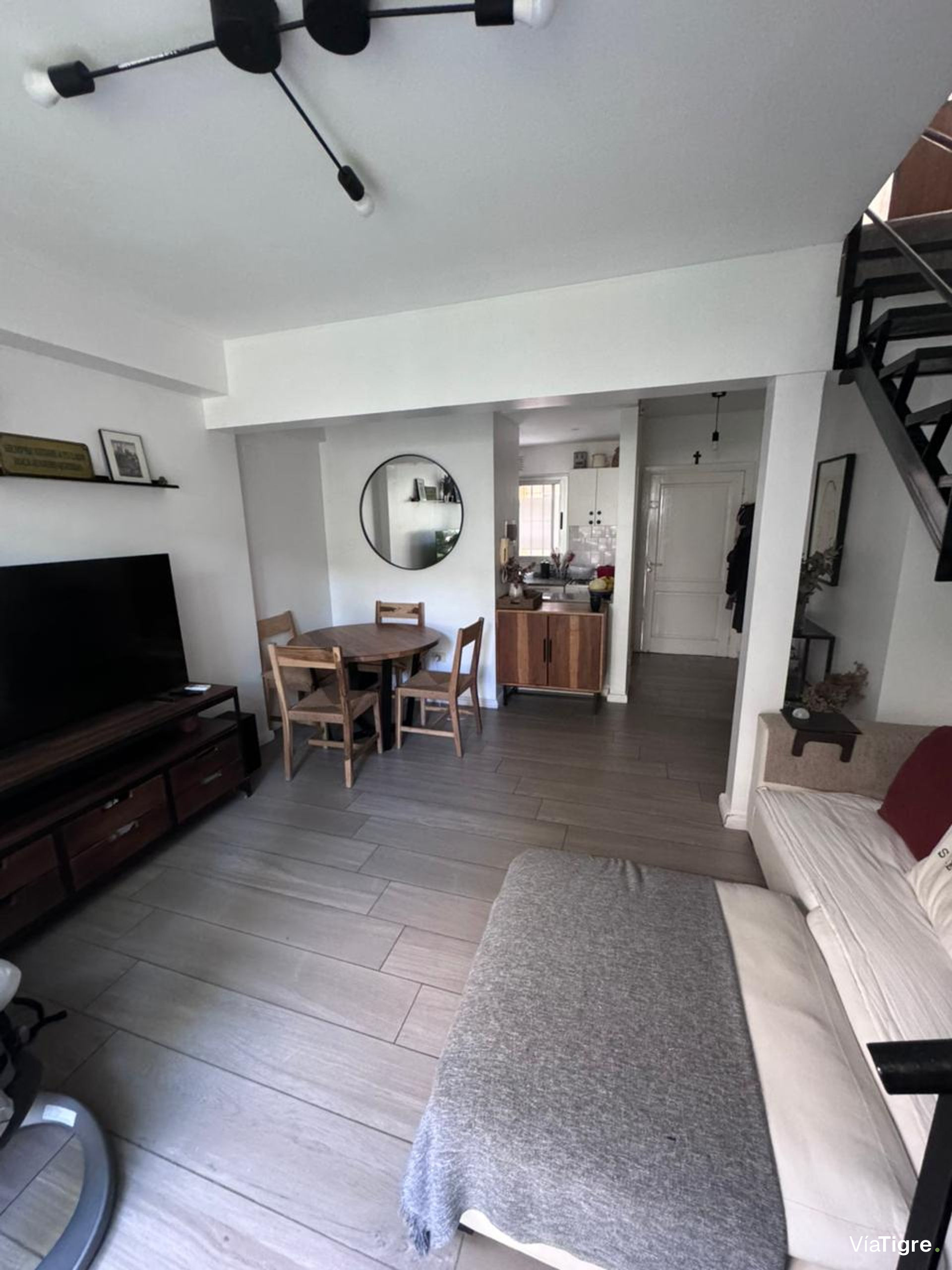 Departamento Triplex en San Isidro con Jardin
