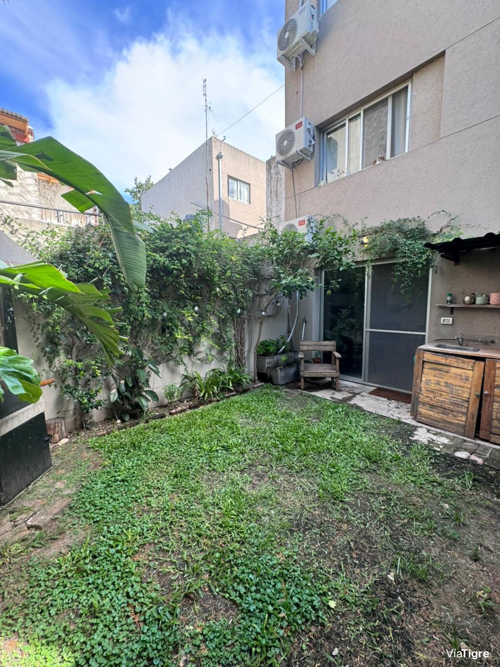 Departamento Triplex en San Isidro con Jardin