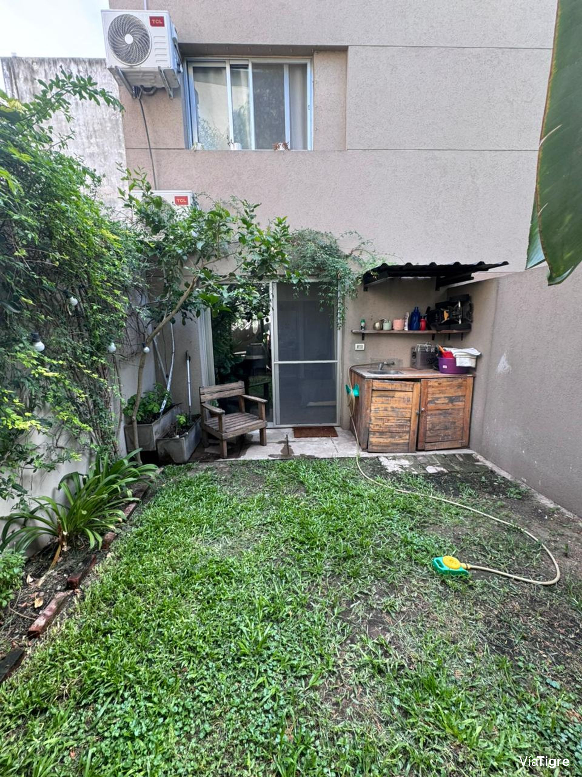 Departamento Triplex en San Isidro con Jardin
